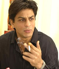 Shah Rukh Khan negeert rookverbod