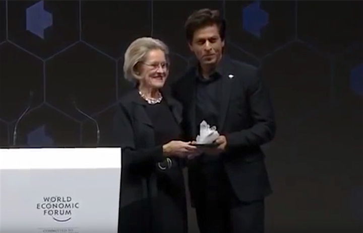 Award voor Shah Rukh Khan tijdens World Economic Forum