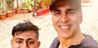 Fan reist 900 km te voet om Bollywood acteur Akshay Kumar te ontmoeten