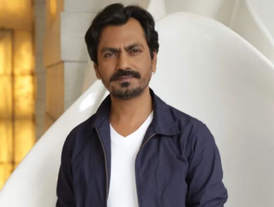 Bollywood acteur Nawazuddin Siddiqui dumpt auto en reist met lokale stadstrein om tijd te besparen 
