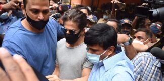Bollywood acteur Shah Rukh Khan bezoekt zoon Aryan in gevangenis
