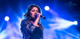 Zangeres Sunidhi Chauhan gaat in op controverse Indian Idol