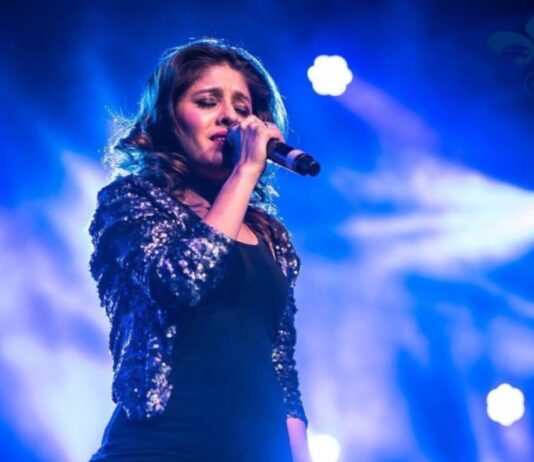 Zangeres Sunidhi Chauhan gaat in op controverse Indian Idol