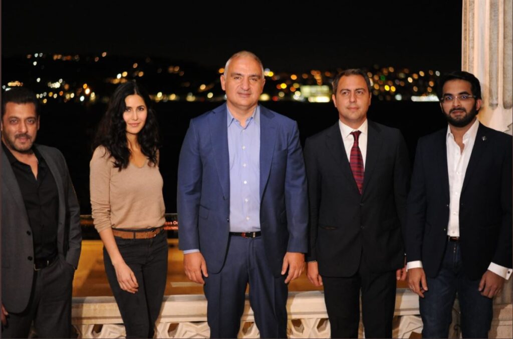 Salman Khan en Katrina Kaif ontmoeten Turkse minister Mehmet Nuri Ersoy