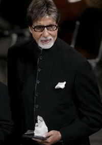 Bollywood : Amitabh Bachchan heeft weer buikklachten