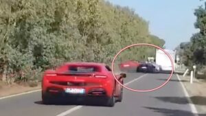 Bollywood actrice en echtgenoot betrokken bij crash met Ferrari op Sardinië